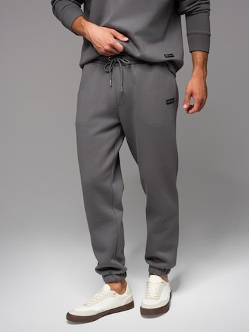 Ombre Tapered Byxa i grå