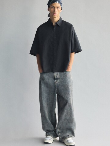 Pull&Bear Comfort Fit Skjorta i svart: framsida