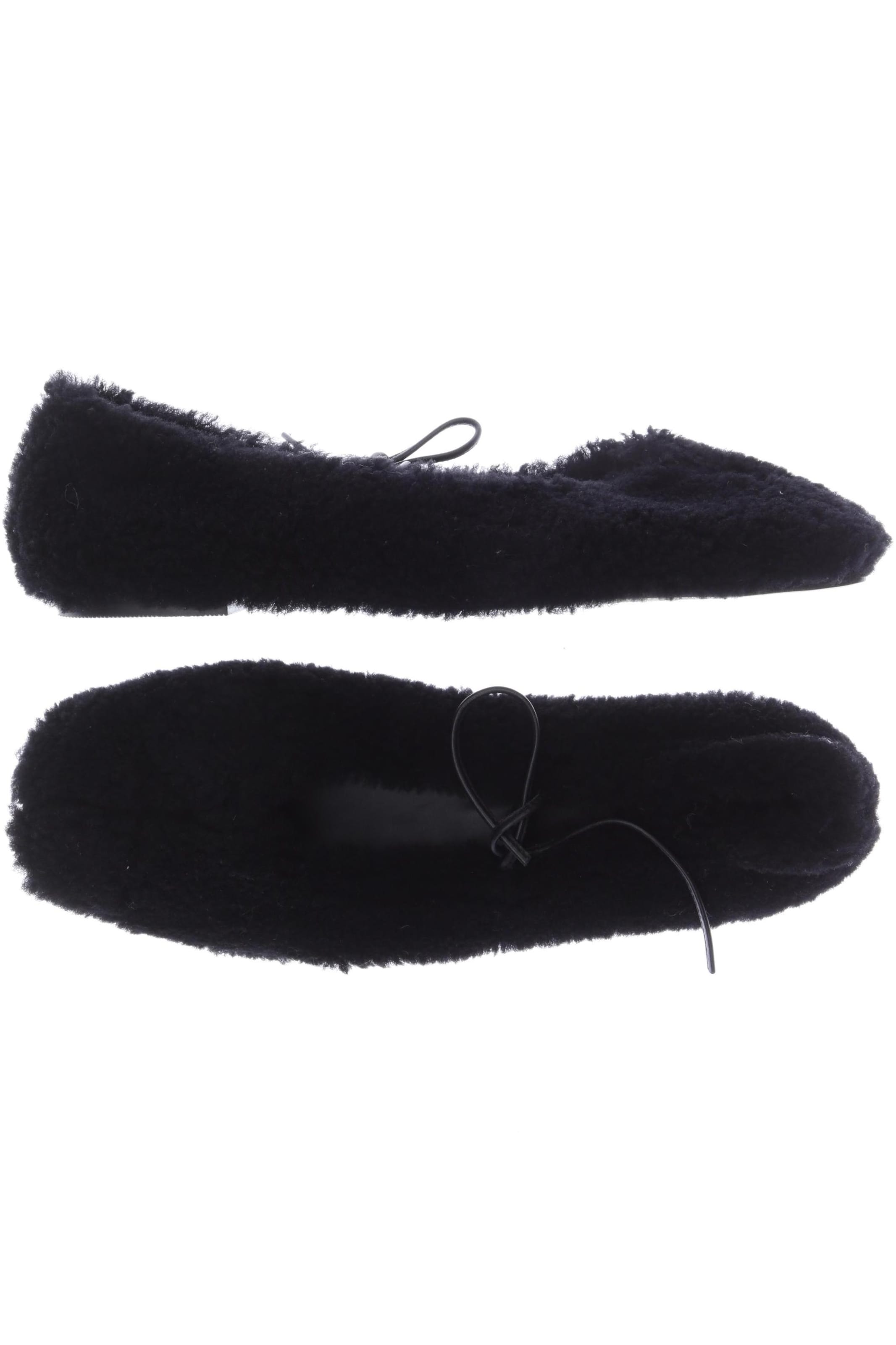 Alohas Flats & Loafers in 39 in Black: front