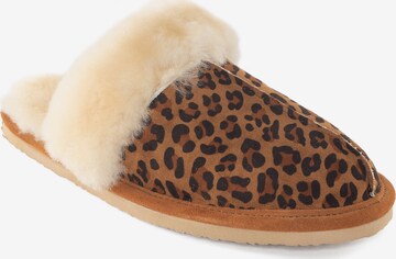 Minnetonka Muiltjes 'Leopard' in Bruin