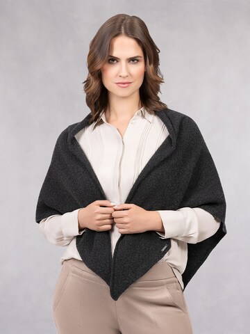 GIESSWEIN Wrap in Grey: front