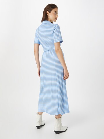 Robe Warehouse en bleu