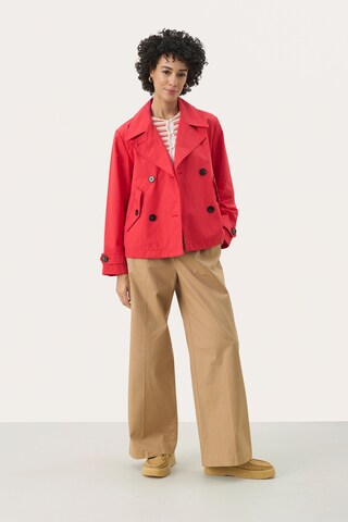 Veste mi-saison 'Nelli' Part Two en rouge
