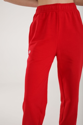 ET Nos Loosefit Sporthose in Rot