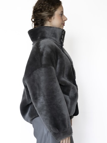 Just things we like - Chaqueta de invierno 'KIKU Reversible Shearling Jacket' en gris