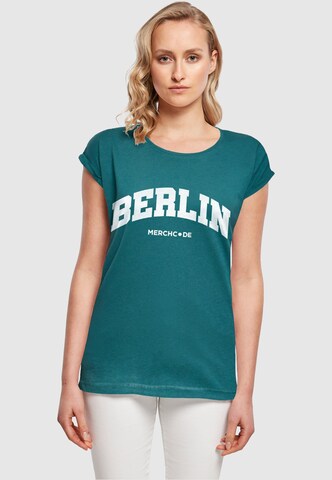 Merchcode T-Shirt 'Berlin' in Grün: predná strana