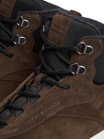 TOMMY HILFIGER Chukka Boots in Brown