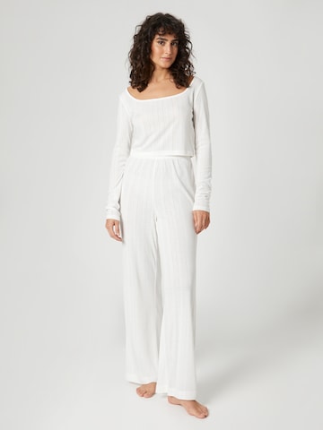 florence by mills exclusive for ABOUT YOU - Pijama 'Suki' en blanco