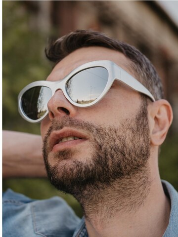 VEYREY Sunglasses in White