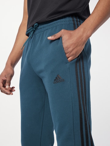 ADIDAS SPORTSWEAR Zúžený strih Športové nohavice 'Essentials' - Modrá