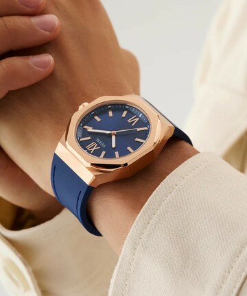 GUESS Analog watch in Blue: front