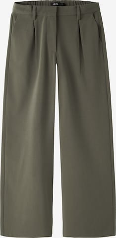 LMTD Pants in Green: front