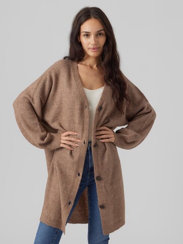 VERO MODA - Casaco de malha oversized 'Bruna' em castanho: frente