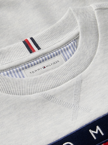 Felpa 'Peanuts' di TOMMY HILFIGER in grigio