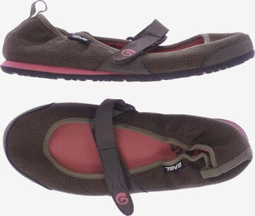 TEVA Flats & Loafers in 38 in Brown: front