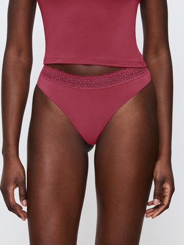 TRIUMPH - Tanga ' Feel of Modal ' en rojo: frente