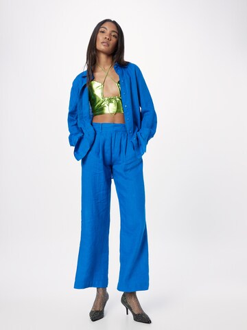 Gina Tricot - Pierna ancha Pantalón plisado 'Denise' en azul