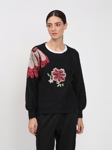 Pulover de la Influencer pe negru: față