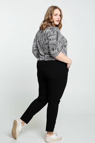 Paprika Loose fit Pants in Black