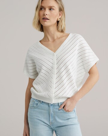 WE Fashion Πλεκτή ζακέτα σε λευκό: μπροστά