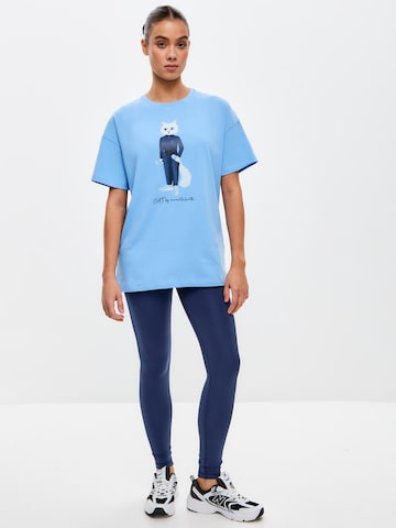 Cat e Lolette Shirts 'Sport cat with dumbbells' i blå