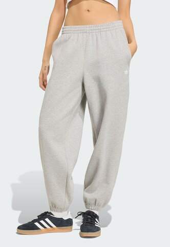 Loosefit Pantalon 'Essentials' ADIDAS ORIGINALS en gris : devant
