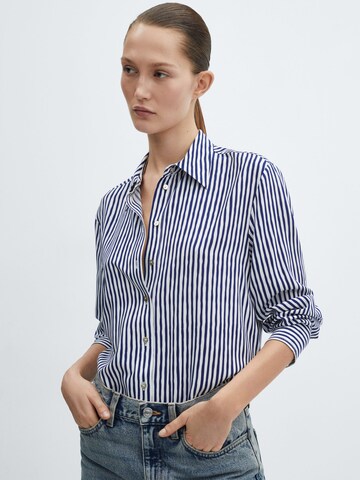 MANGO Blouse in Blauw: voorkant