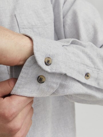 pilka JACK & JONES Priglundantis modelis Marškiniai 'Classic'