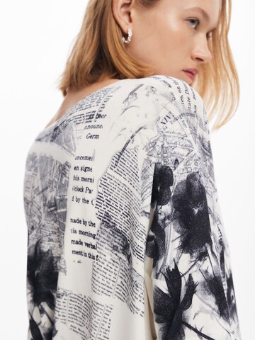 Desigual Sweter w kolorze biały