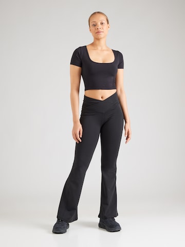 évasé Pantalon de sport 'OASIS' Fabletics en noir