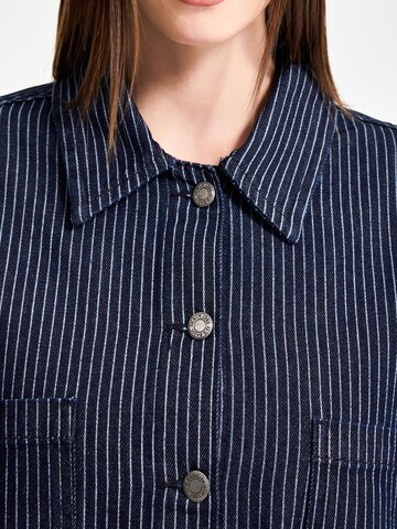 IT'S BASIC Oversized shirt 'Oversized Pinstriped Denim Shirt' in Blauw