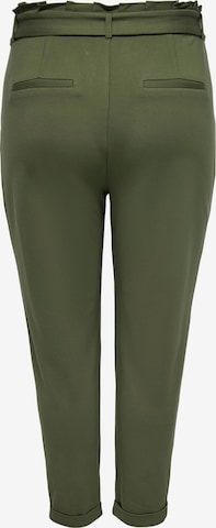 Slimfit Pantaloni con pieghe 'GOLDTRASH' di ONLY Carmakoma in verde