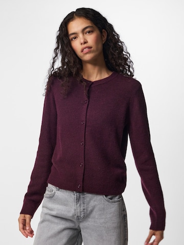 Cardigan 'PCMALOU' PIECES en rouge : devant