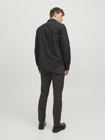 JACK & JONES Comfort Fit Skjorta 'Belfast' i svart