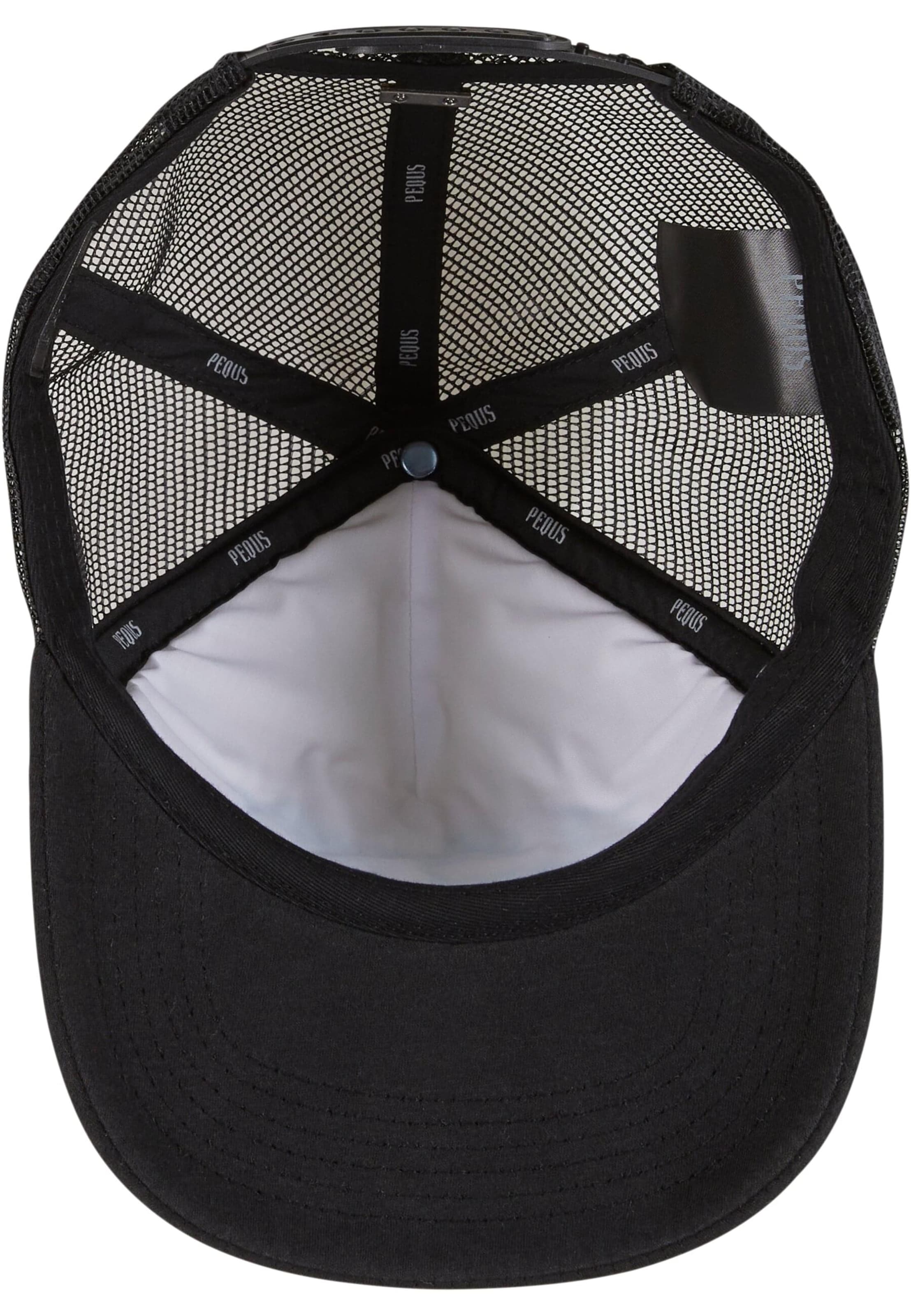 melns Pequs Naģene 'A Paradise Beach Club'