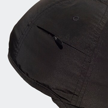 ADIDAS BY STELLA MCCARTNEY Cap in Schwarz