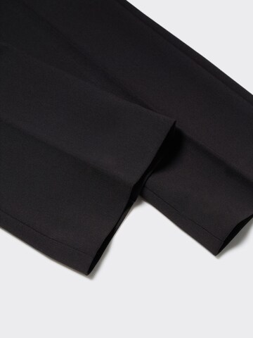 Regular Pantalon à plis 'Atenas' MANGO en noir