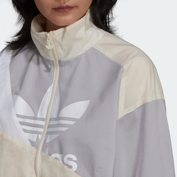 ADIDAS ORIGINALS Overgangsjakke 'Adicolor Split Trefoil Originals' i hvid