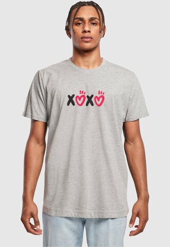 Merchcode Shirt 'Valentines Day - XOXO' in Grijs: voorkant