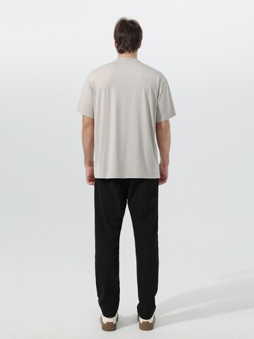 YOUTHUP Shirt 'Leibfrei' in Grey