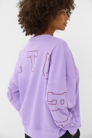 CULTURE - Sweatshirt 'Angela Charlie' em roxo