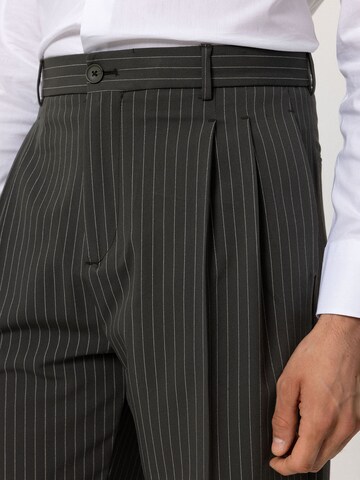 Regular Pantaloni de la Antioch pe negru