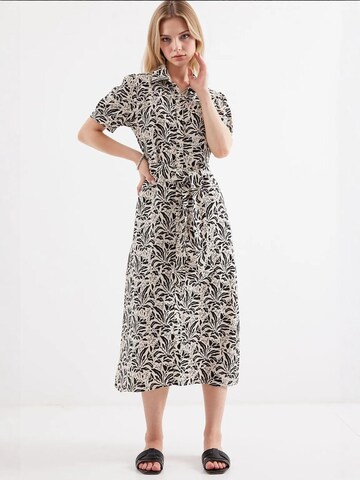 Bigdart - Vestidos camiseiros em preto: frente