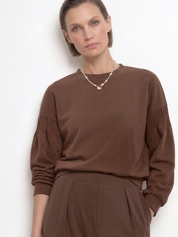 Sweat-shirt Rich & Royal en marron : devant