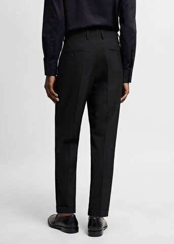 MANGO MAN Regular Pleat-Front Pants 'Boston' in Black: front