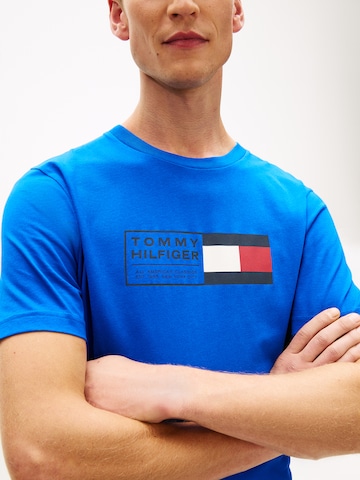 T-Shirt 'BRAND LOVE' TOMMY HILFIGER en bleu
