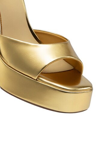 Dream Pairs Strap Sandals in Gold