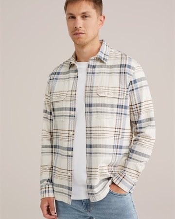 WE Fashion Regular Fit Paita värissä beige: etupuoli