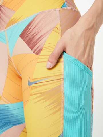 NIKE - Skinny Pantalón deportivo en rosa