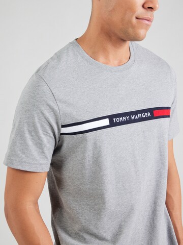 Maglietta di TOMMY HILFIGER in grigio